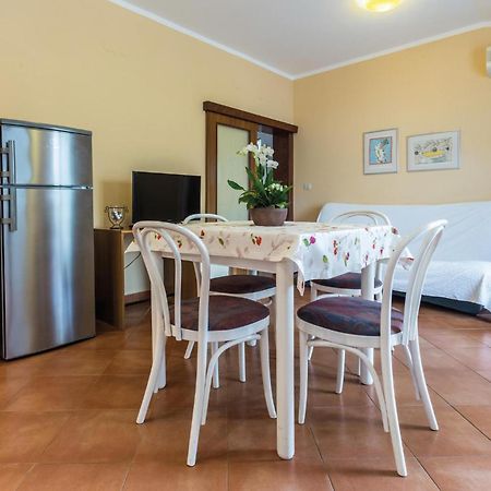 Gorgeous Apartment In Porec With Kitchen ภายนอก รูปภาพ