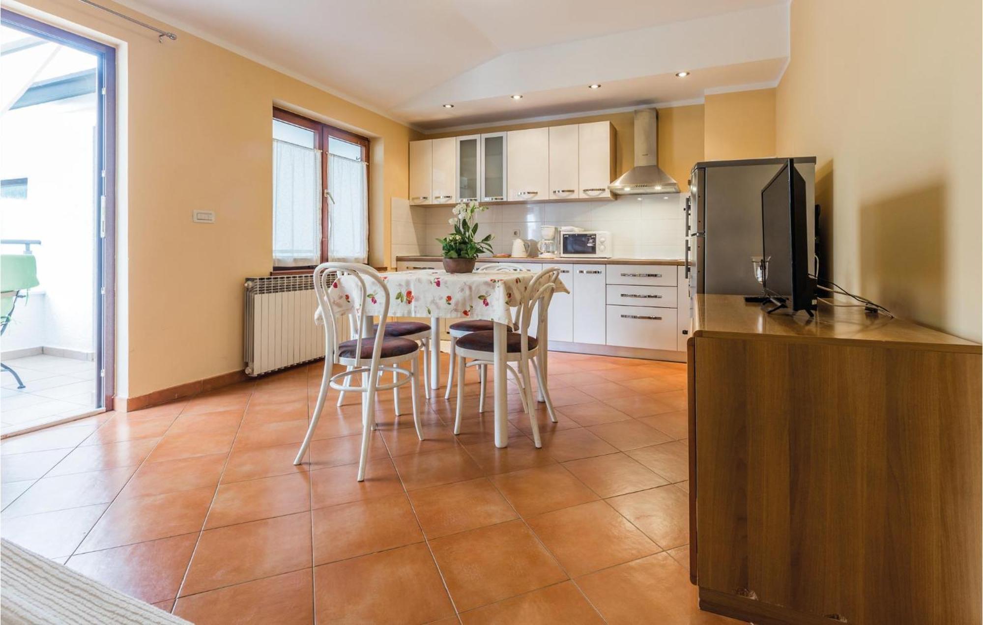 Gorgeous Apartment In Porec With Kitchen ภายนอก รูปภาพ