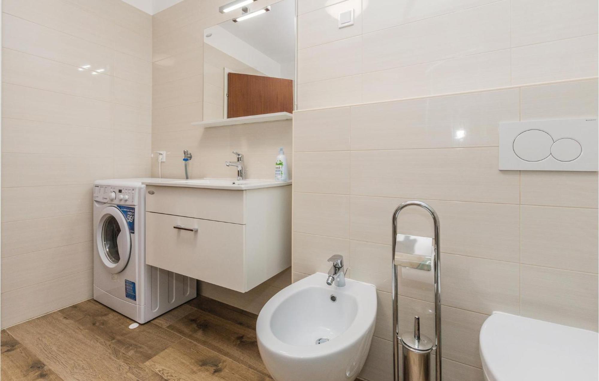 Gorgeous Apartment In Porec With Kitchen ภายนอก รูปภาพ