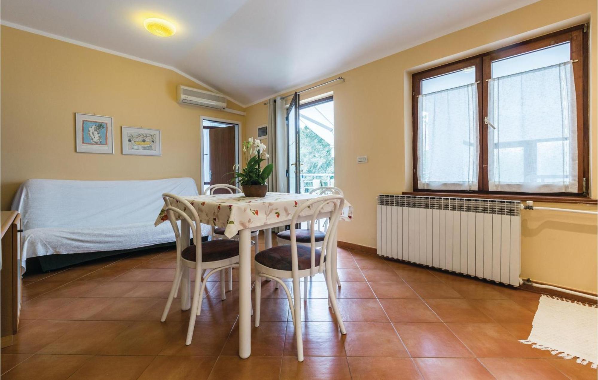Gorgeous Apartment In Porec With Kitchen ภายนอก รูปภาพ
