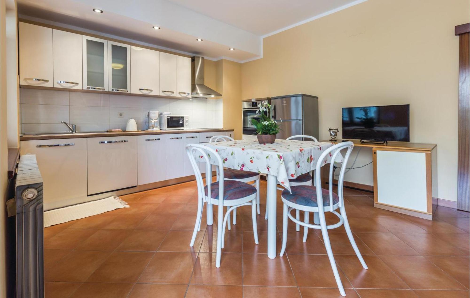 Gorgeous Apartment In Porec With Kitchen ภายนอก รูปภาพ