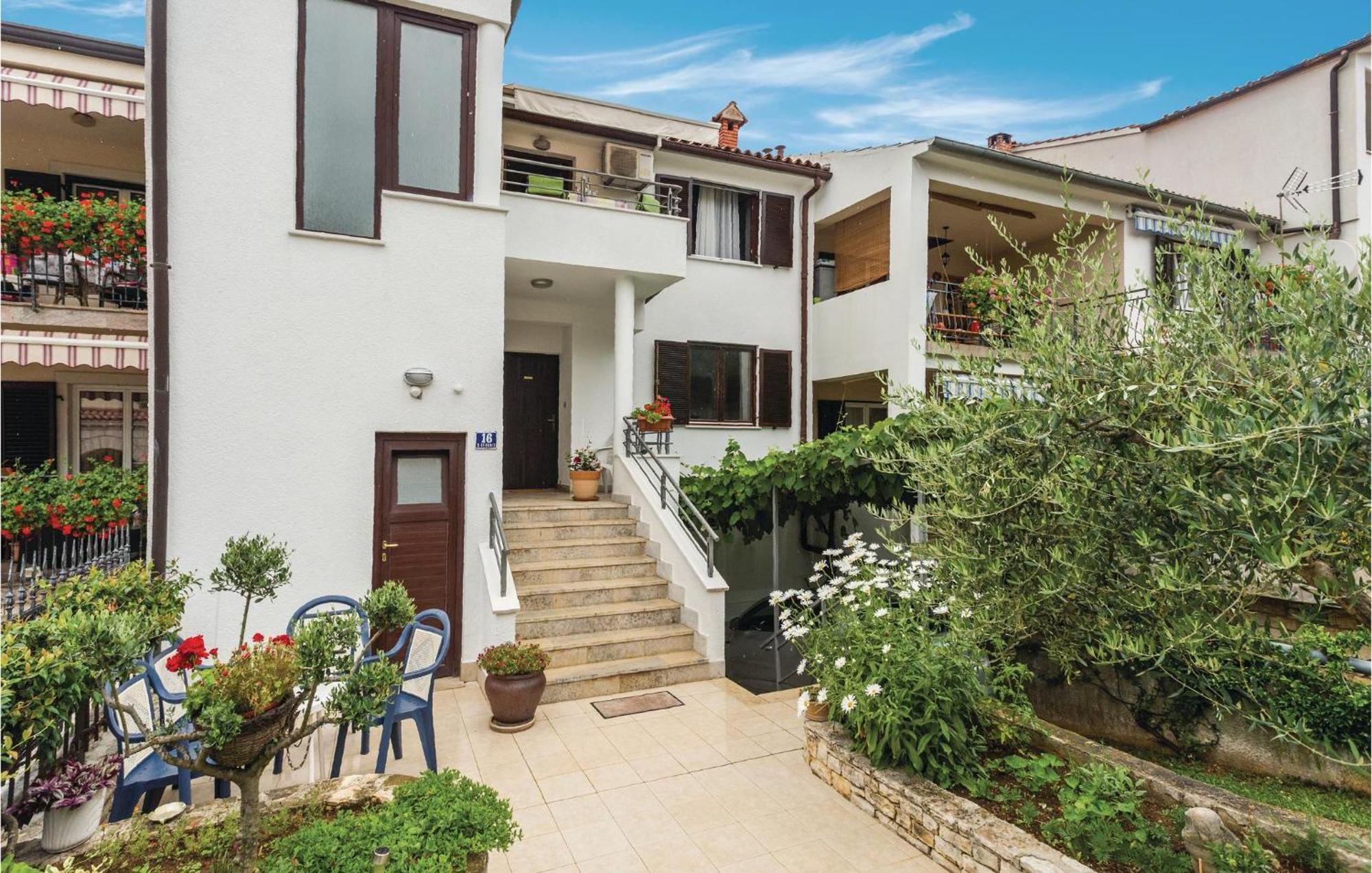 Gorgeous Apartment In Porec With Kitchen ภายนอก รูปภาพ
